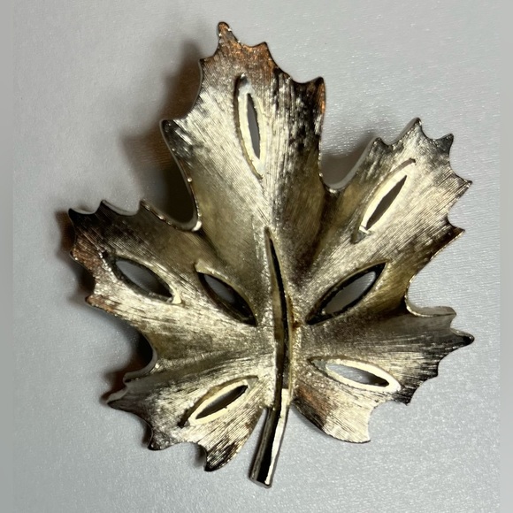 BSK Silvertone Maple Leaf Pin Brooch - Picture 2 of 5
